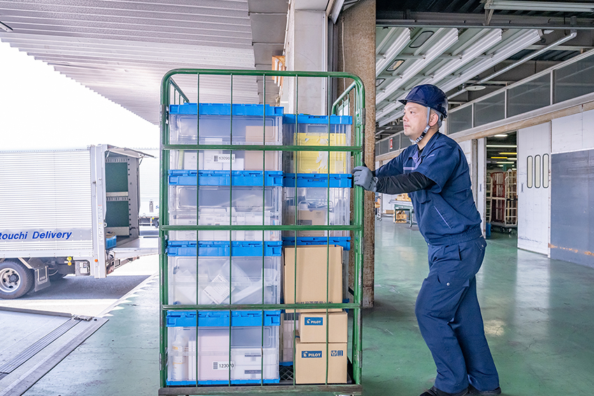 やりがいは「納品困難な場所での納品がスムーズにくできたとき」の達成感。
仲間、先輩と納品方法を考えスムーズに納品出来た時の達成感とお客様からの
「ありがとう」は最高です。　